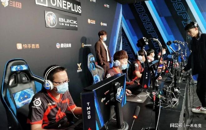 更是凭借卓 更是凭借卓